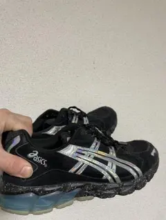 asics ブラックスニーカー