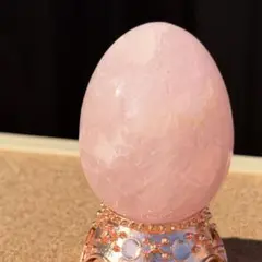ローズクォーツ卵　5cm強　握り石　台座付き　天然石