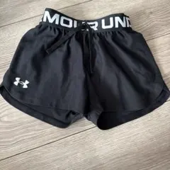 Under Armour 半ズボン YXS 黒