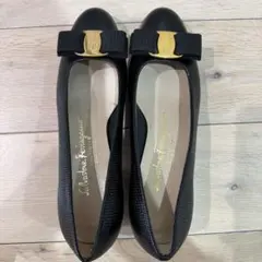 Salvatore Ferragamo パンプス ブラック ヴァラのサムネイル