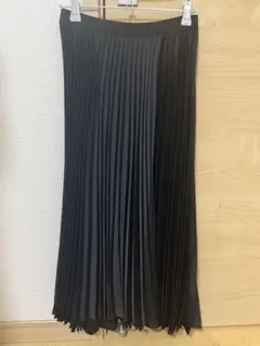 【新品未使用品】UNIQLO theory プリーツスカート　S 黒