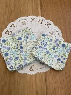 ハンドメイド　２つ折りガーゼハンカチ２枚セット