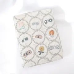 【B6】刺繍11 ベージュ×カーキ タンバリン マルチケース ミナペルホネン