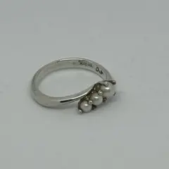 4℃　ヨンドシー　デザインシルバーリング　パール3連　8号　SILVER刻印あり