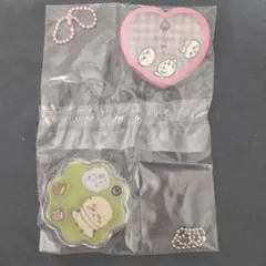 ちいかわ　きゃらシャカチャームグミ　リボン＆ラッコ