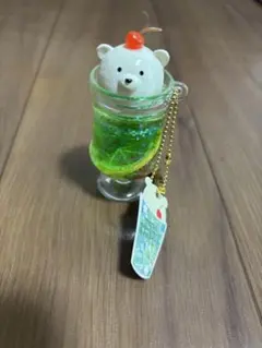 クマの頭部付きアクリルキーホルダー