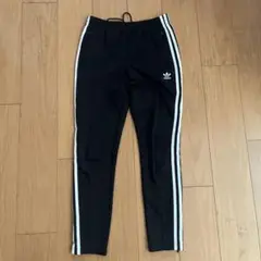 adidas ブラック ジャージパンツ サイドストライプ　レディース