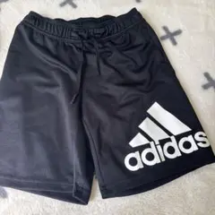 adidas 黒 ハーフパンツ 130