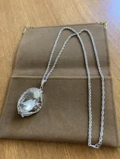 クリスタルオーバル型ペンダントネックレス