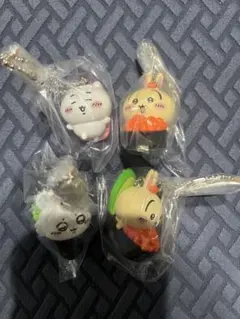ちいかわ寿司　フィギュアキーホルダー　4点セット　うさぎ　ちいかわ　モモンガ