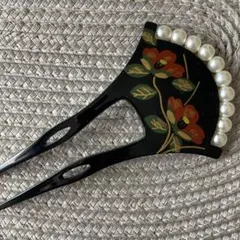 【お値下げ】バチ型椿柄パール付きかんざし