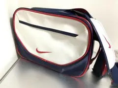 Nike エナメルショルダーバッグ