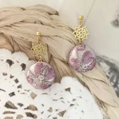 インド刺繍リボンのくるみボタンピアス スタッドピアス 匿名配送