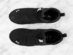 PUMA スニーカー ブラック スリッポンのサムネイル