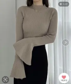 Louere ルエレ　フレアスリットスリーブハイネックリブニット