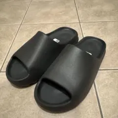 YEEZY Slide Dark Onyxアディダス イージー スライド