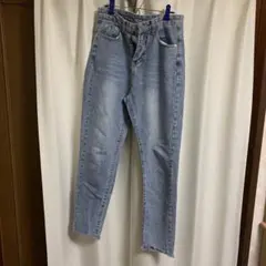 ライトブルーストレートデニムパンツ