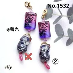 1532.ハロウィン　手染めビーズ　じゃれ猫　レジン　チャーム