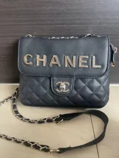 ブラック キルティングショルダーバッグ