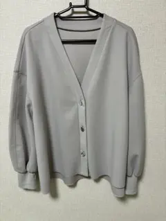 新品　グレー Vネック カーディガン 長袖
