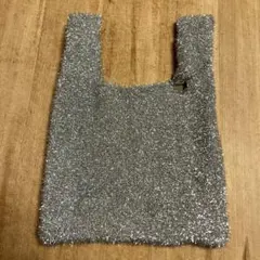 お買得！美品！オペークドットクリップ　ラメニットバッグ　シルバー　チャーム付き