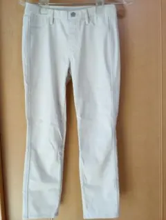 ☆ユニクロ　クロップドパンツ　Sサイズ　ホワイト・ベージュ系☆