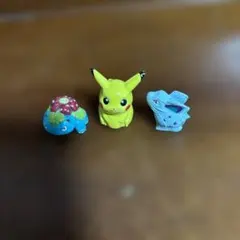 ピカチュウ人形　　他　ポケモン人形2コ