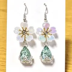 オーロラホワイトの桜と薄浅葱色のクリスタルピアス❀イヤリング変更可✿︎春 和服