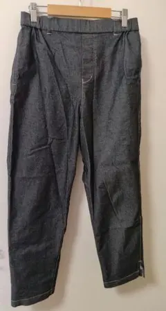 スタディオクリップ　デニム地クロップド丈テーパードパンツ