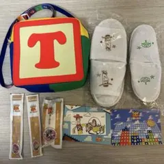 トイストーリーホテル　ショルダーバッグ　アメニティ　スリッパ　歯ブラシ　①