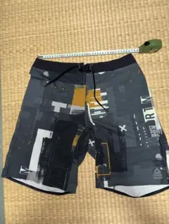 Reebok CrossFitグラフィックハーフパンツ30