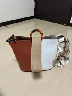 ブラウンホワイトショルダーバッグ