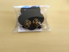 MARY QUANT デイジー ブラック ゴールド ピアス(両耳用)