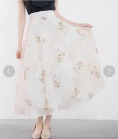 【新品】SAISON DE PAPILLON ハイウエスト花柄ミモレ丈スカートのサムネイル