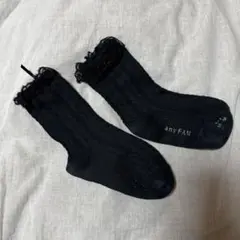 キッズブランド any FAMの黒のキッズ用ソックス