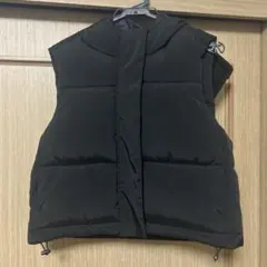 黒 フード付き ダウンベスト