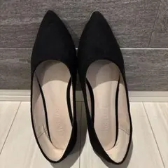 ブラックポインテッドトゥフラットシューズ