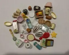 シルバニアファミリー　小物　キッチン小物　本　ランプ　塩　胡椒　グラス　野菜