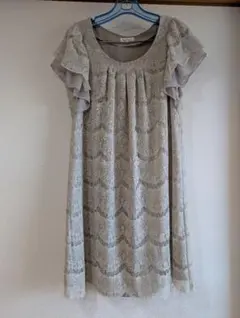 グレーのレースひざ丈ワンピース 38