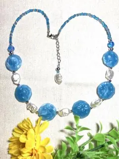 大きめ水色ビーズのネックレス