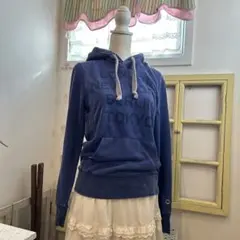 H&M ヴィンテージ 風　ロゴパーカー　くすみブルー　古着　スウェットのサムネイル