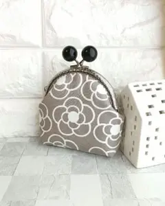 がま口ポーチ　メイクポーチ　財布　ハンドメイド　カメリア柄グレー