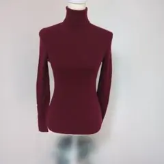 ユニクロ　バーガンディ タートルネックセーター 長袖