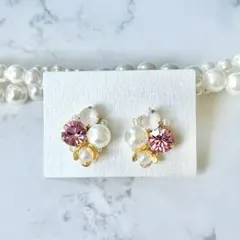 ピンクストーンとお花ビーズのキラキライヤリング　ビジュー　ハンドメイド