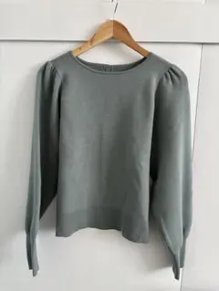 パフスリーブ ニットセーター　くすみ水色