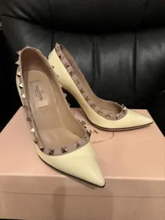 ヴァレンティノ　スタッズパンプス