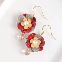 八重咲き梅の和風ピアス／イヤリング　赤×金　ハンドメイド　和服コーデ　振袖　袴
