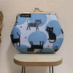 ハンドメイド　がま口ポーチ（黒猫ドット柄）