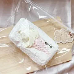 海外製 スクイーズ ふんわり生クリーム泥感