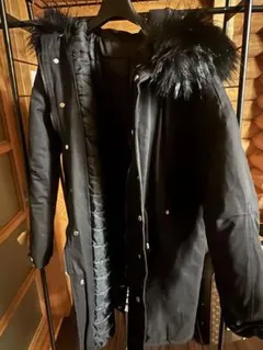 ファー付きブラックロングコート